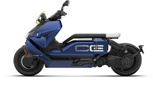  Ein blauer, futuristisch aussehender BMW-Elektroroller mit weiß-gelben Grafiken auf der Seite, schräg von der Seite fotografiert vor einem weißen Hintergrund. Der Sitz ist weiß und schwarz. Das Design ist kantig und modern.